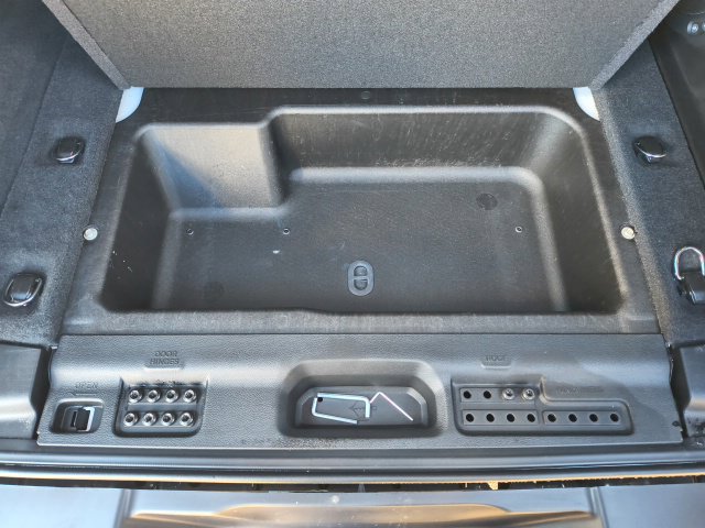 Used 2025 Jeep Wrangler Unlimited Sahara AWD/4WD image 13