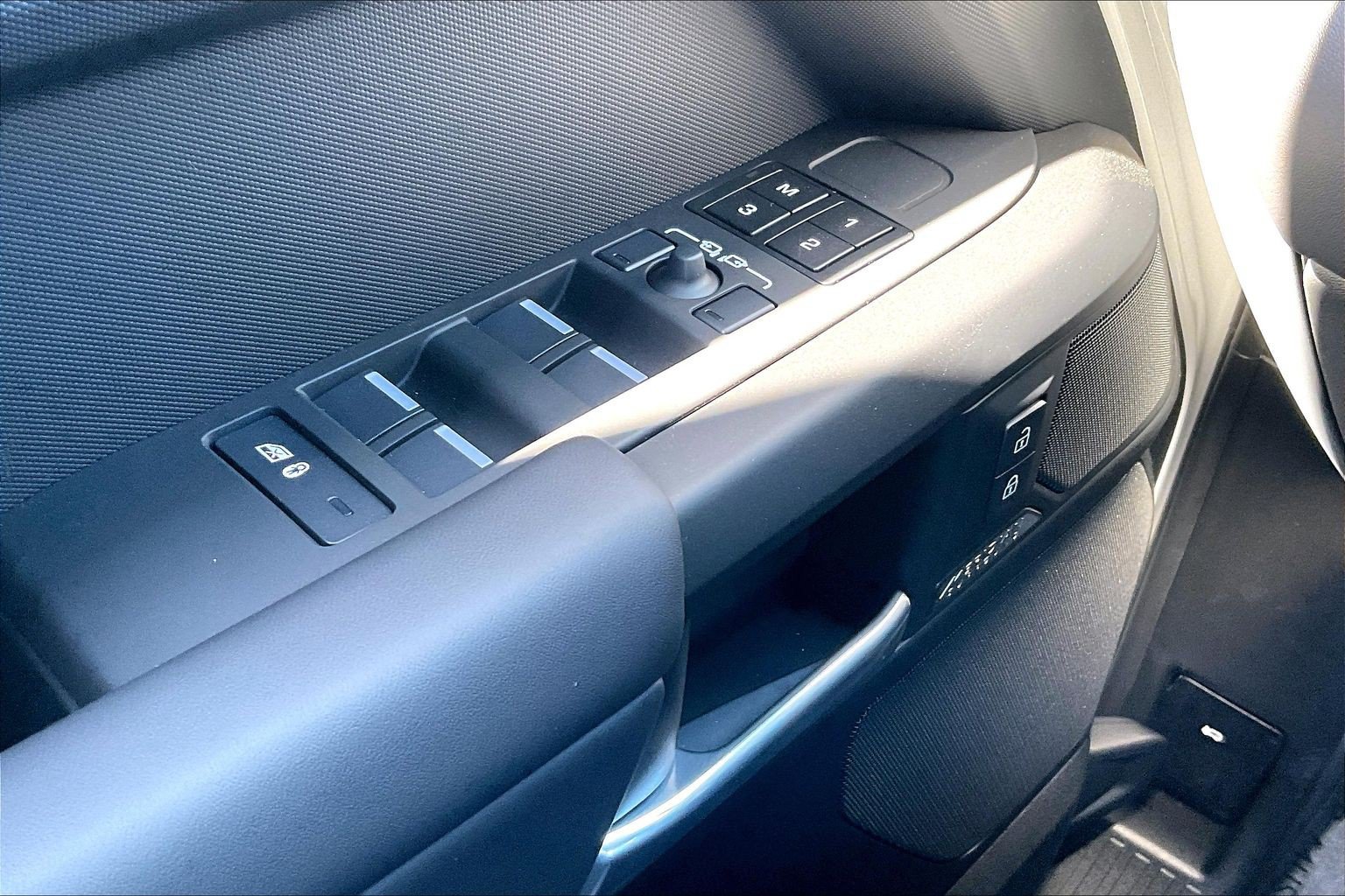 New 2026 Land Rover Defender 110 X-Dynamic SE AWD/4WD image 24