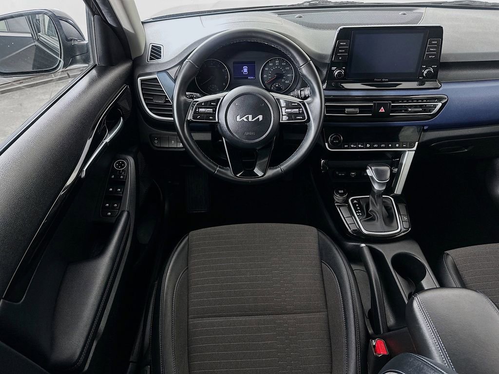 Certified 2023 Kia Seltos S image 4