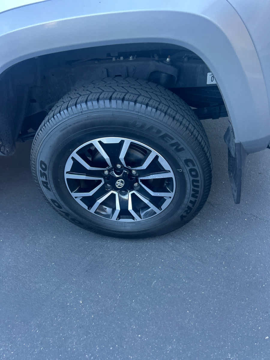 Used 2021 Toyota Tacoma TRD Sport w/ Technology Package RWD image 5