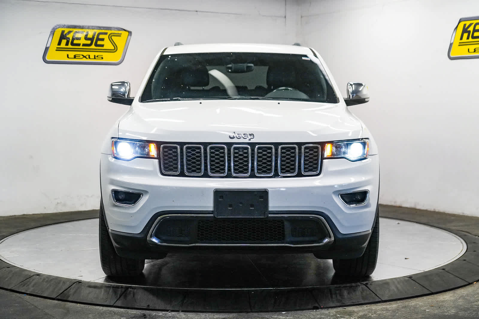 Used 2018 Jeep Grand Cherokee Limited AWD/4WD image 8