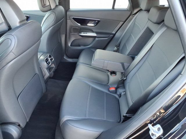 Used 2025 Mercedes-Benz GLC 350e 4MATIC image 18
