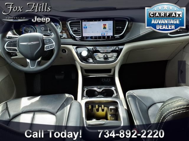 Used 2023 Chrysler Pacifica Limited FWD image 14