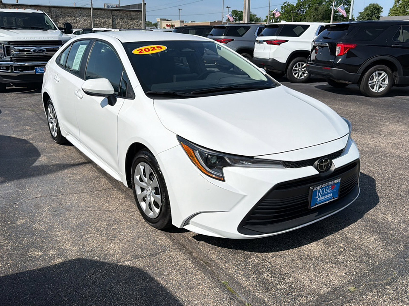 Used 2025 Toyota Corolla LE FWD image 1