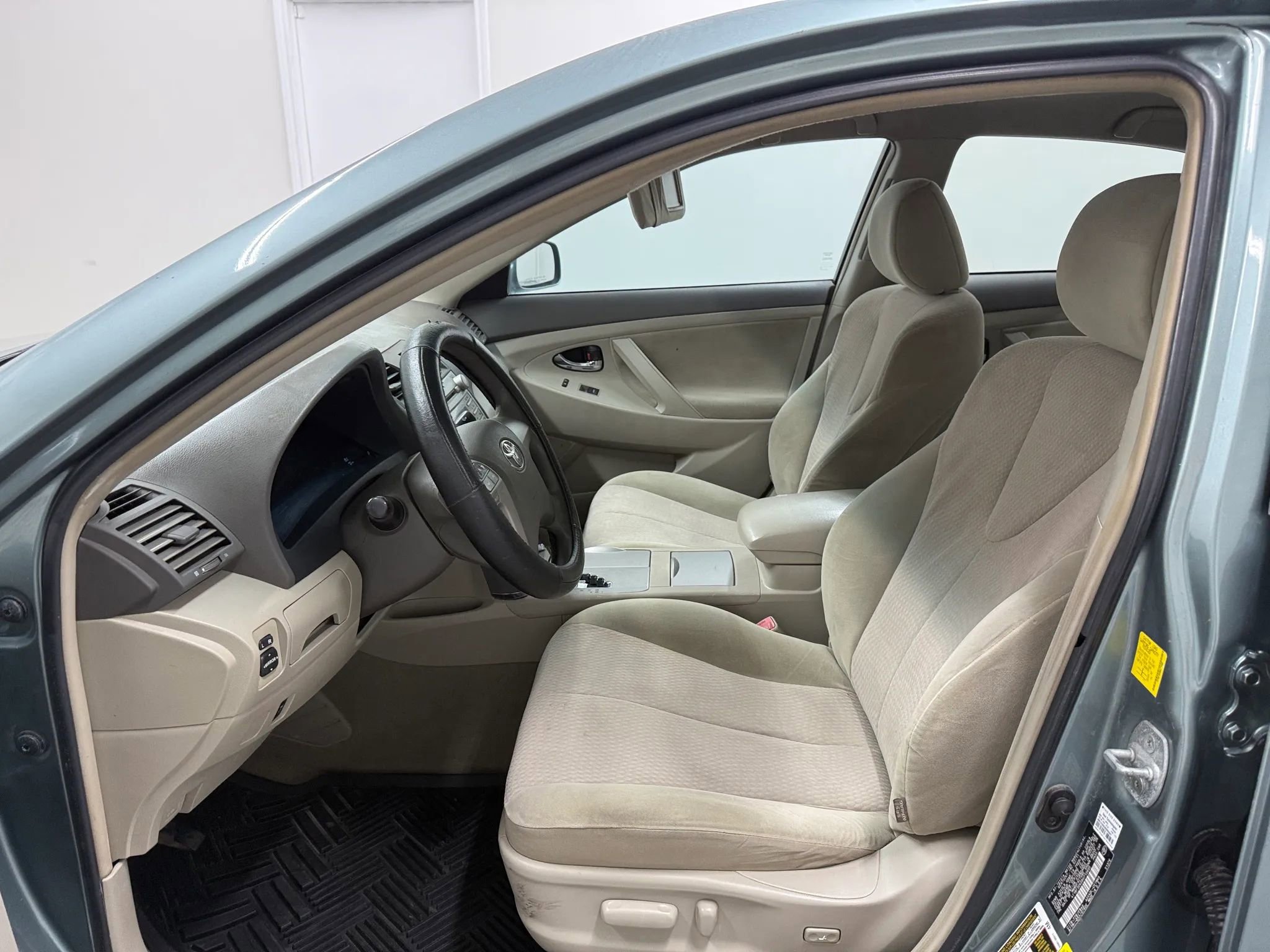 Used 2011 Toyota Camry LE w/ LE Extra-Value Pkg image 8