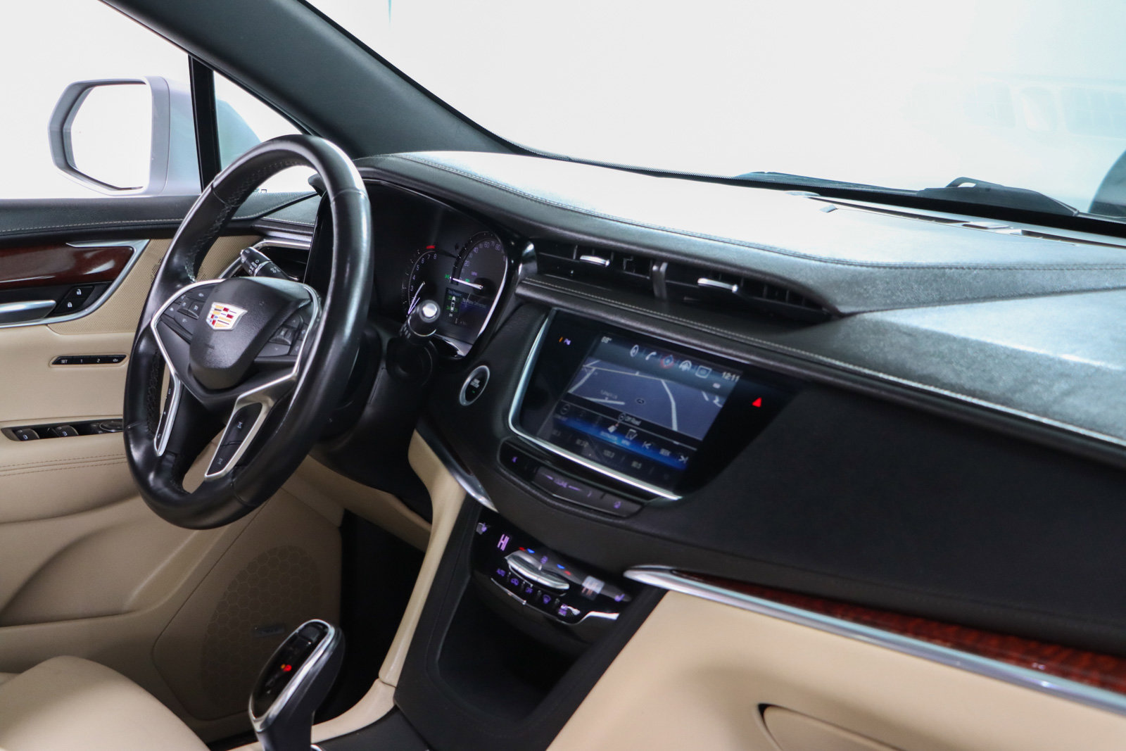 Used 2018 Cadillac XT5 Luxury w/ Driver Awareness Package image 27