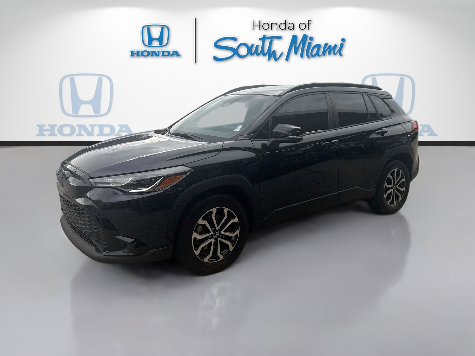 Used 2023 Toyota Corolla Cross AWD Hybrid image 3