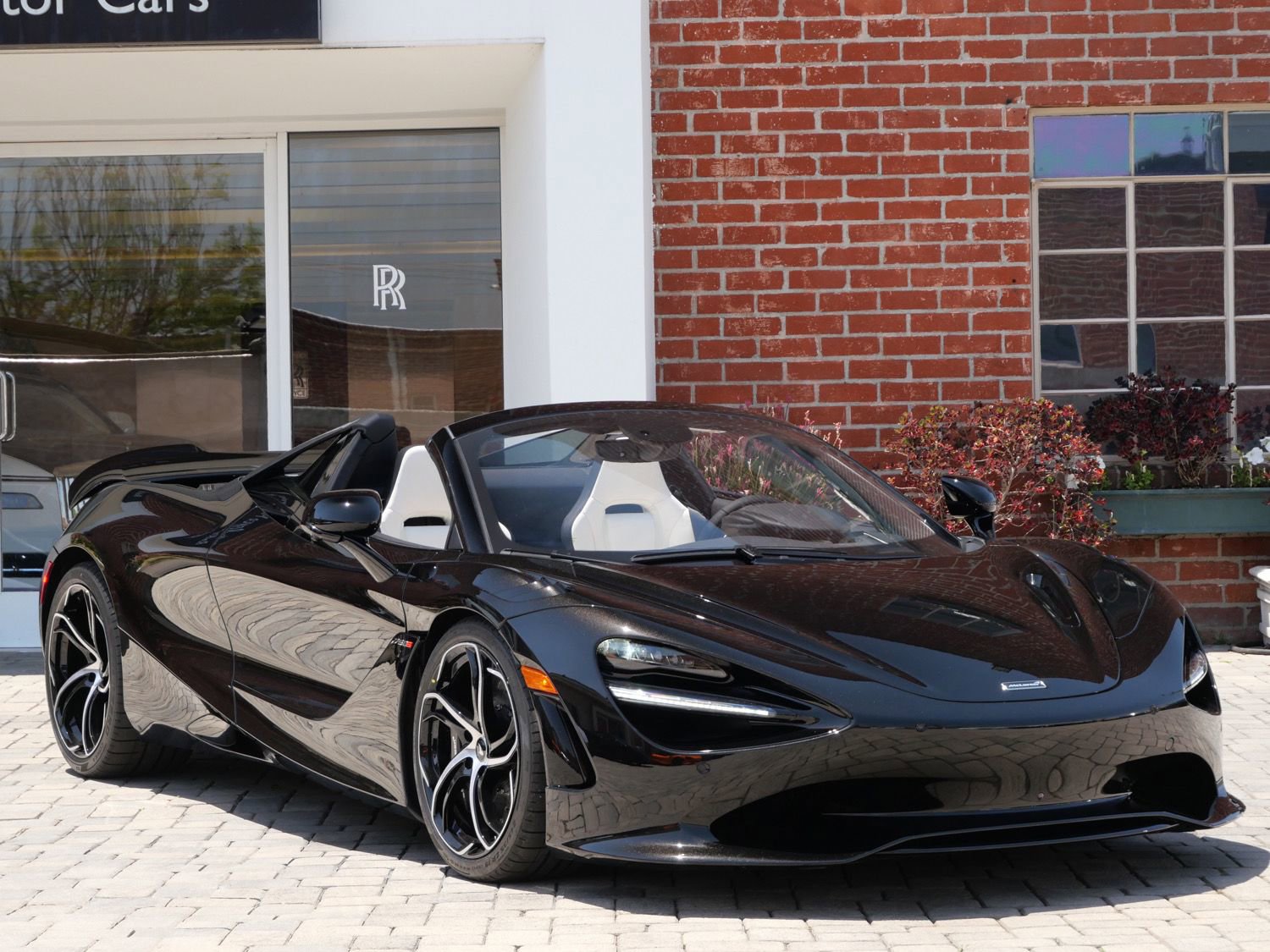 Used 2024 McLaren 750S Spider image 1