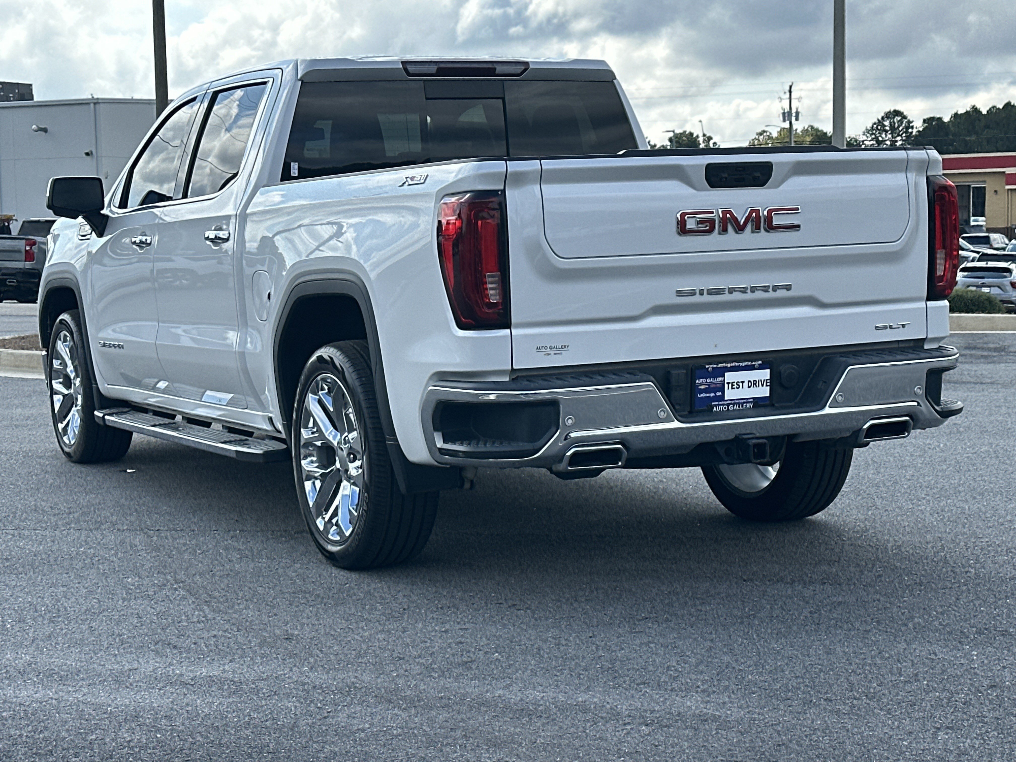 Used 2022 GMC Sierra 1500 SLT w/ SLT Premium Plus Package AWD/4WD image 8