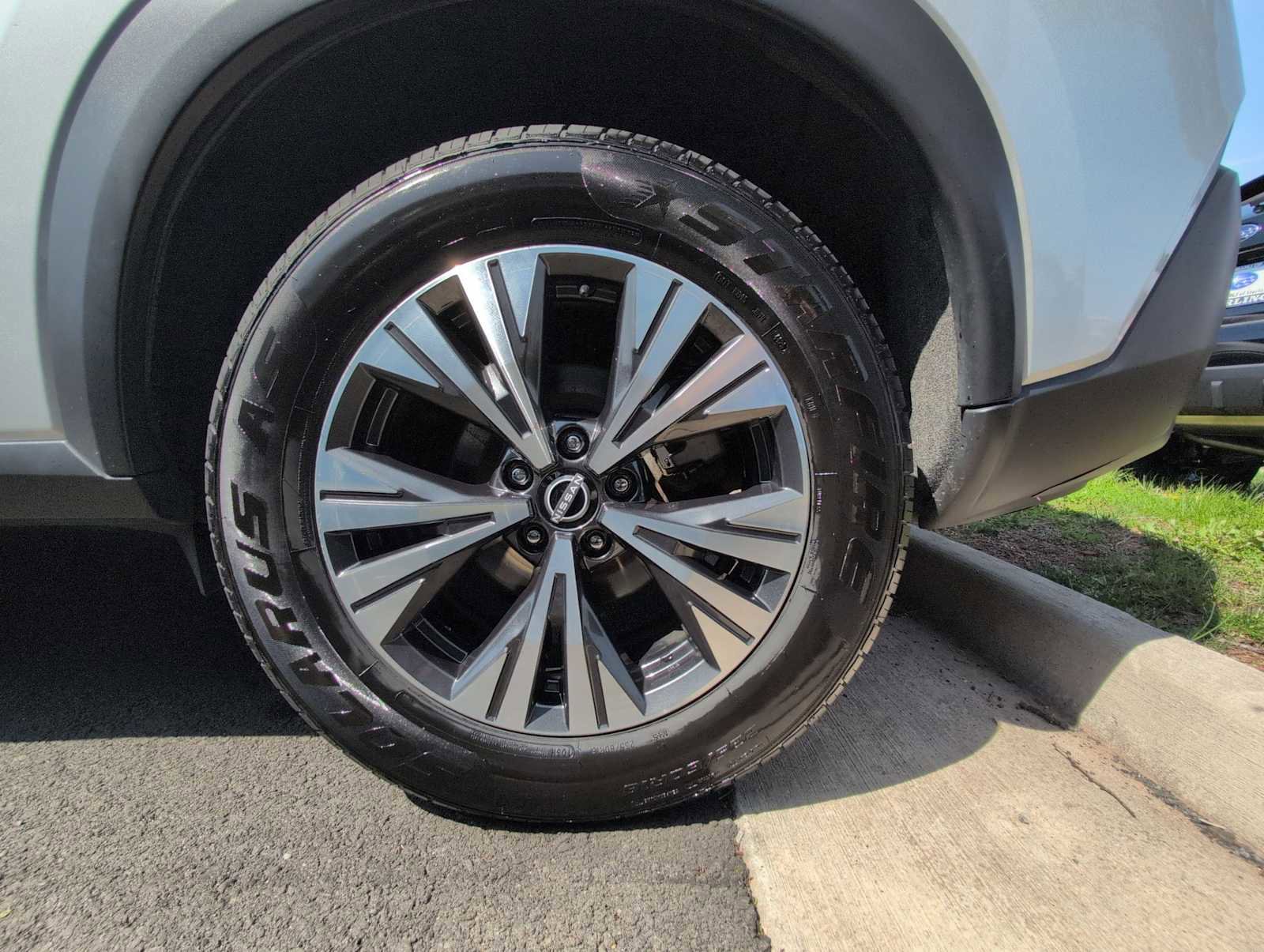 Used 2023 Nissan Rogue SV AWD/4WD image 14