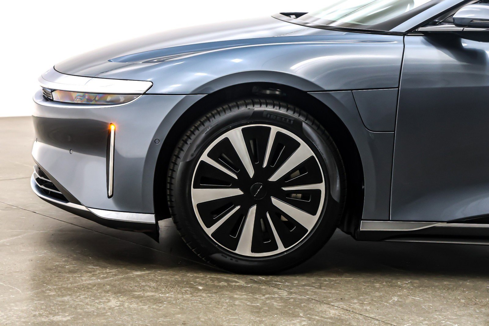 Used 2024 Lucid Air Touring image 10