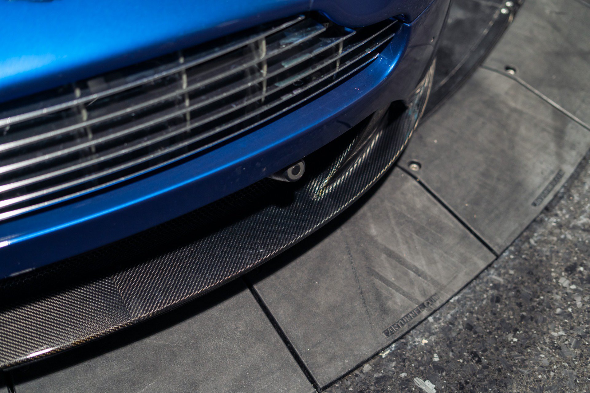 Used 2011 Aston Martin V12 Vantage Coupe RWD image 4