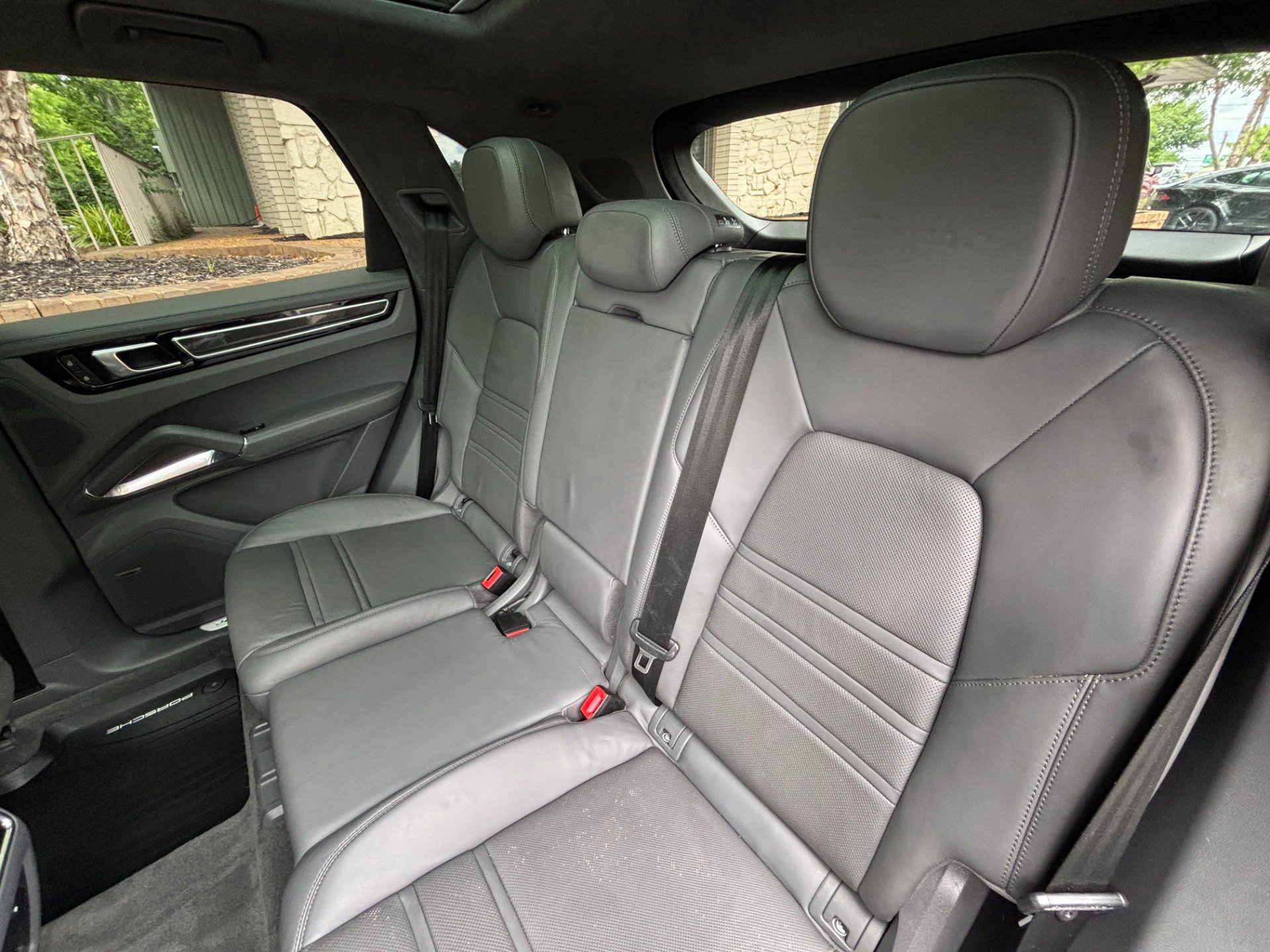 Used 2023 Porsche Cayenne Turbo AWD/4WD image 31