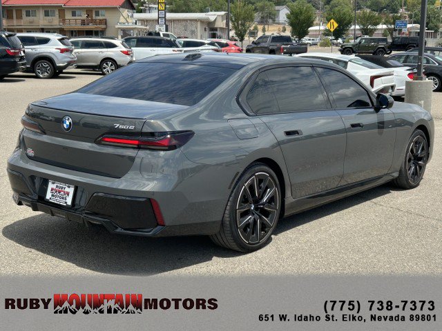 Used 2025 BMW 750e xDrive w/ Premium Package AWD/4WD image 7