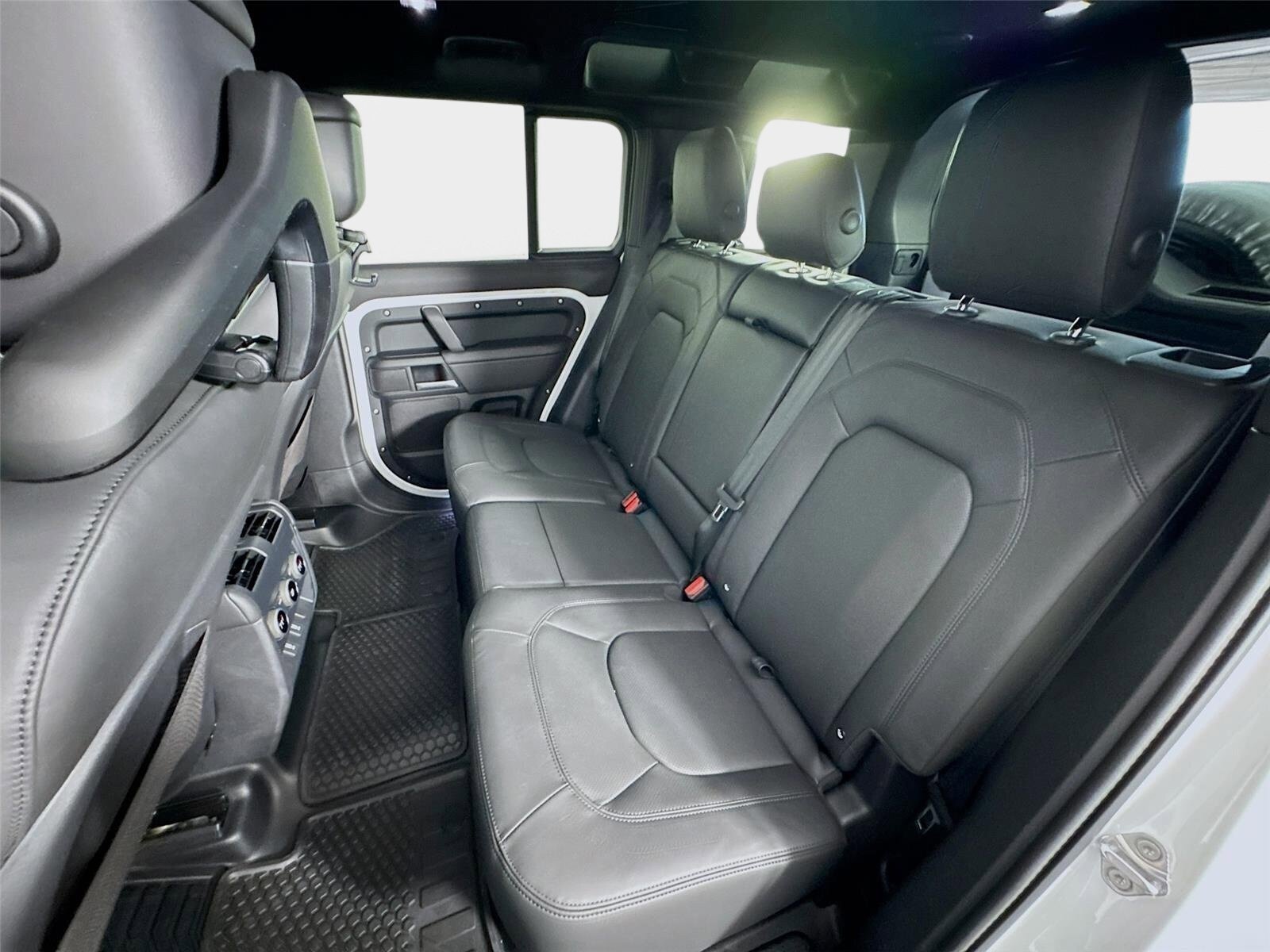 New 2026 Land Rover Defender 110 X-Dynamic SE AWD/4WD image 24