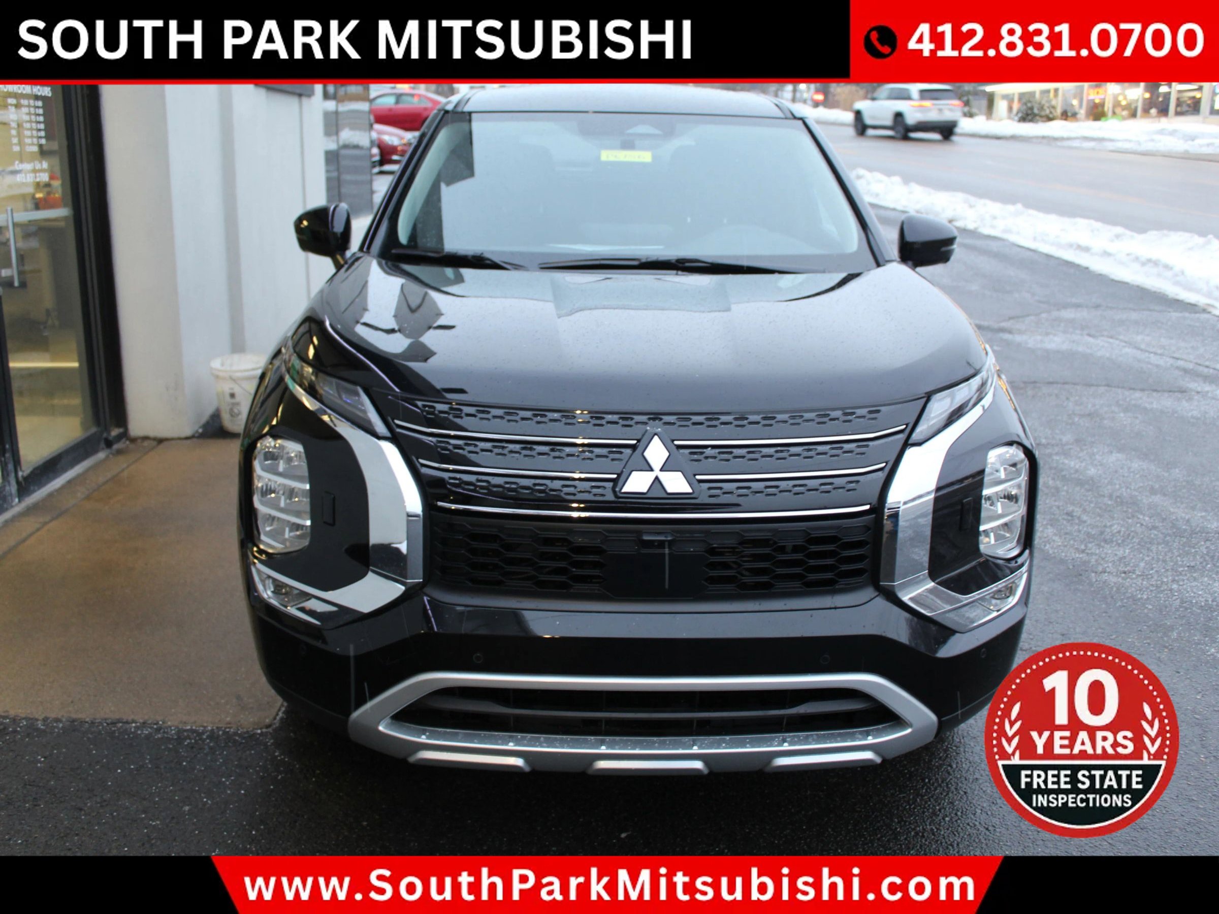 Used 2025 Mitsubishi Outlander SE image 4