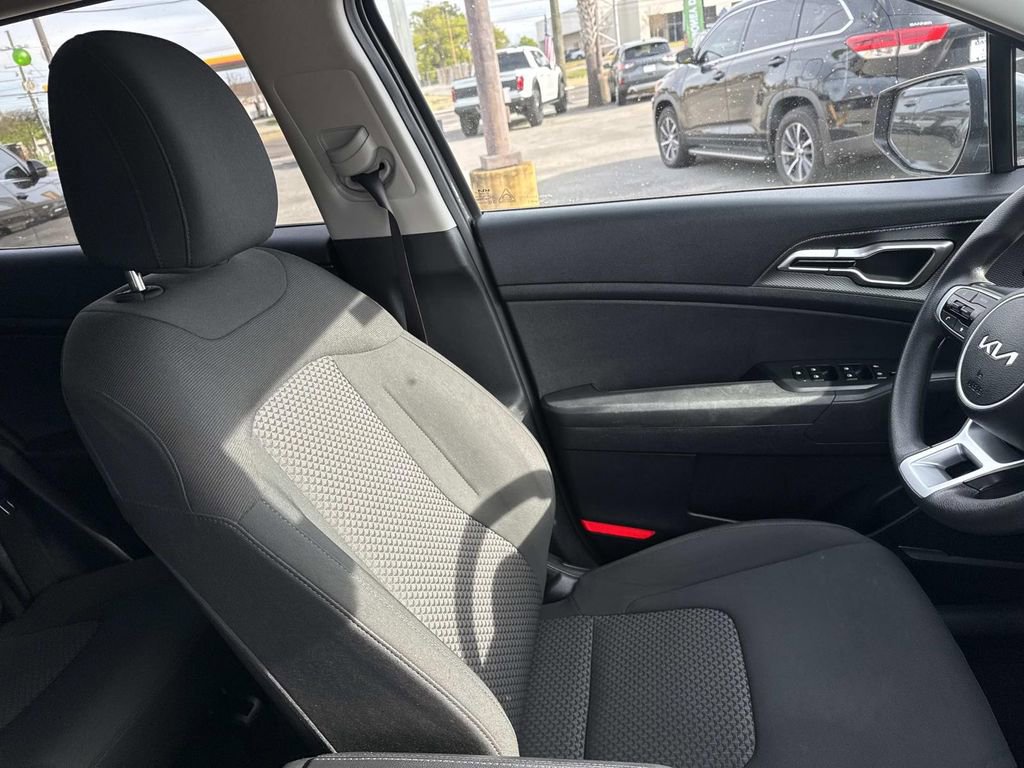 Used 2024 Kia Sportage LX image 10