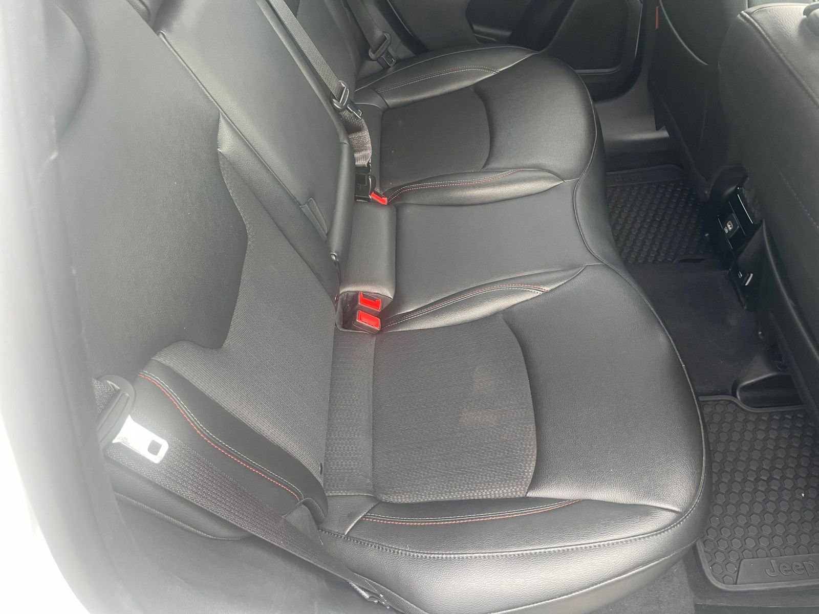 Used 2025 Jeep Compass Trailhawk image 39