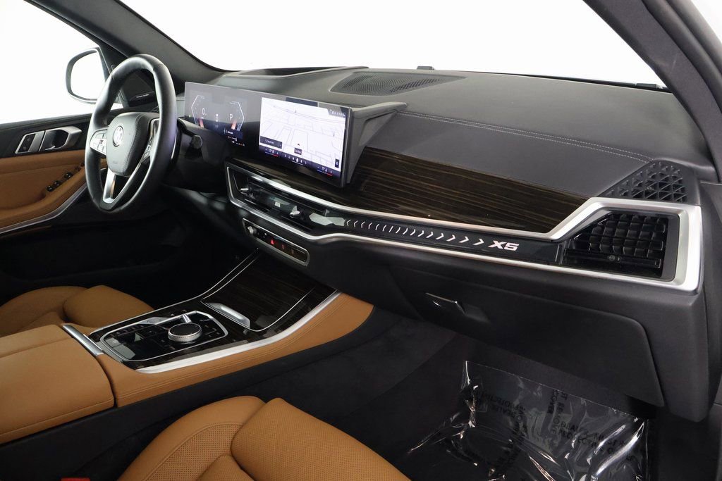 Used 2025 BMW X5 xDrive40i w/ Climate Comfort Package image 9