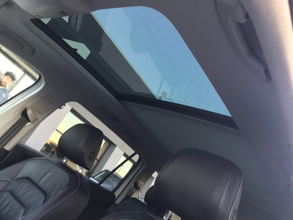 Used 2021 Volkswagen Tiguan SEL Premium R-Line image 13