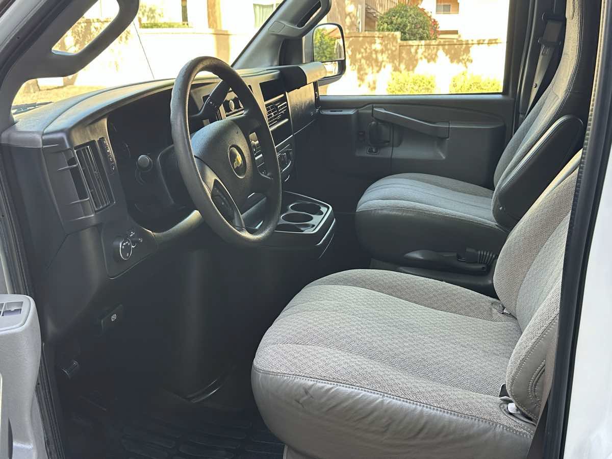 Used 2018 Chevrolet Express 3500 LT w/ LT Preferred Equipment Group RWD image 10