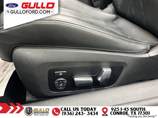 Used 2020 BMW M8 Convertible w/ M Carbon Exterior Package AWD/4WD image 19