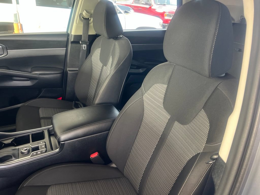 Certified 2024 Kia Sorento LX FWD image 5