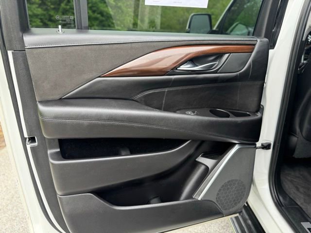 Used 2020 Cadillac Escalade ESV Luxury AWD/4WD image 12