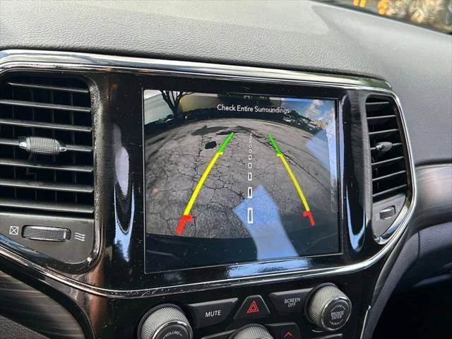 Certified 2022 Jeep Grand Cherokee Laredo E RWD image 25