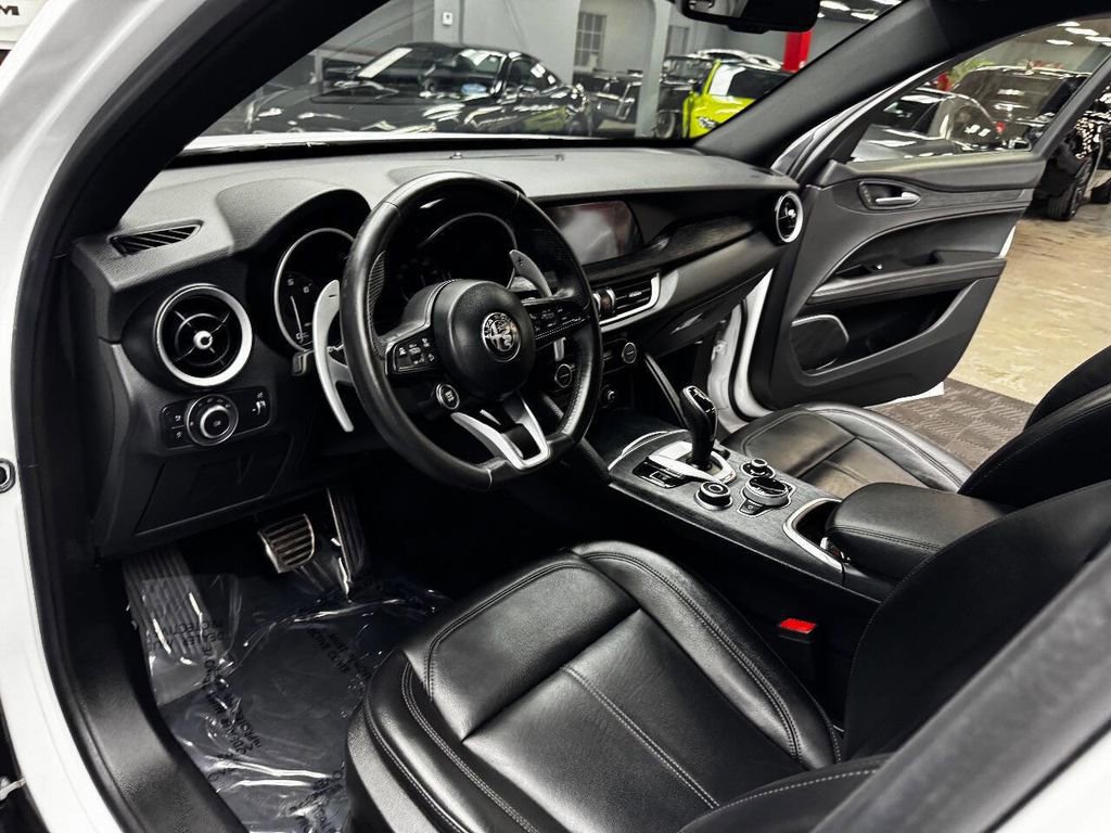 Used 2023 Alfa Romeo Stelvio Sprint image 36