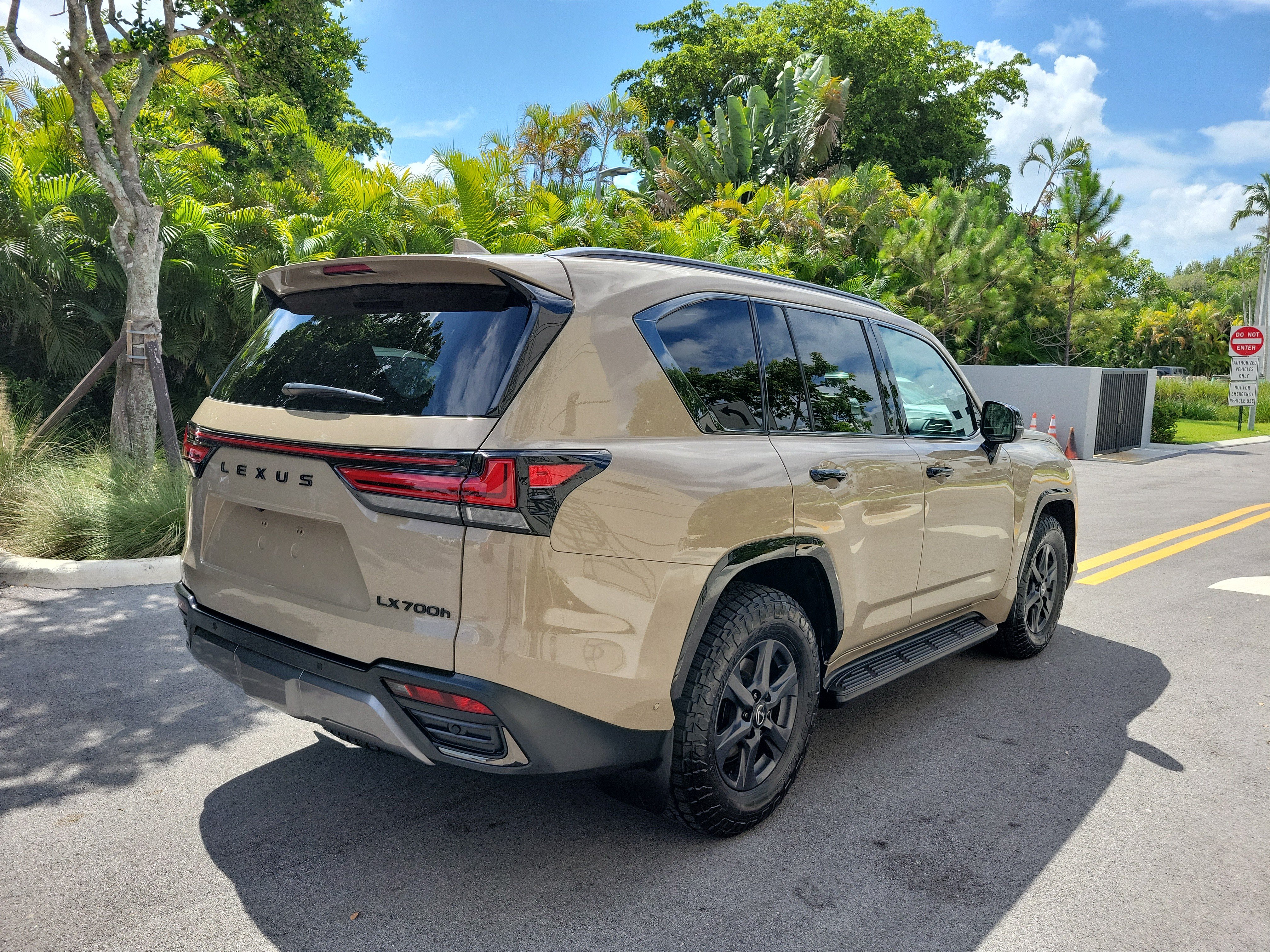Used 2025 Lexus LX 700h Overtrail AWD/4WD image 6