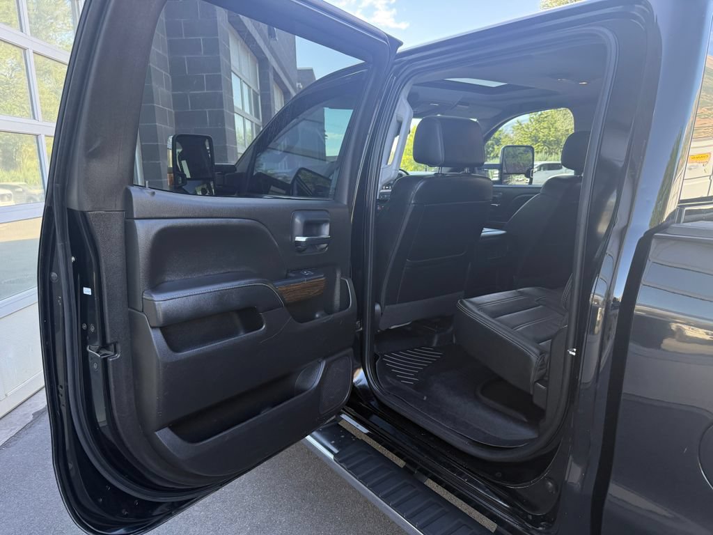 Used 2018 GMC Sierra 3500 Denali w/ Suspension Package, Off-Road AWD/4WD image 33