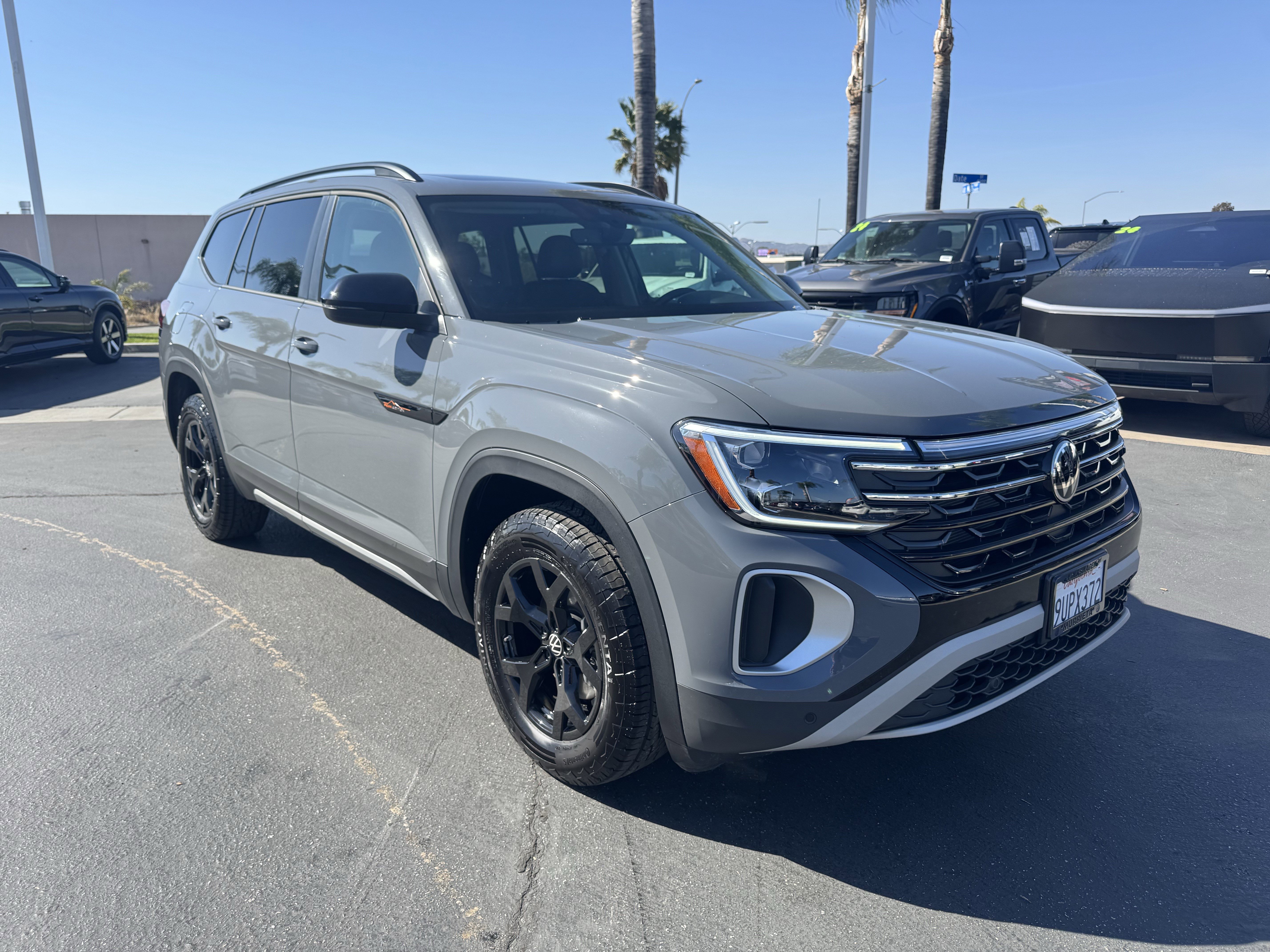 Used 2026 Volkswagen Atlas Peak Edition image 2