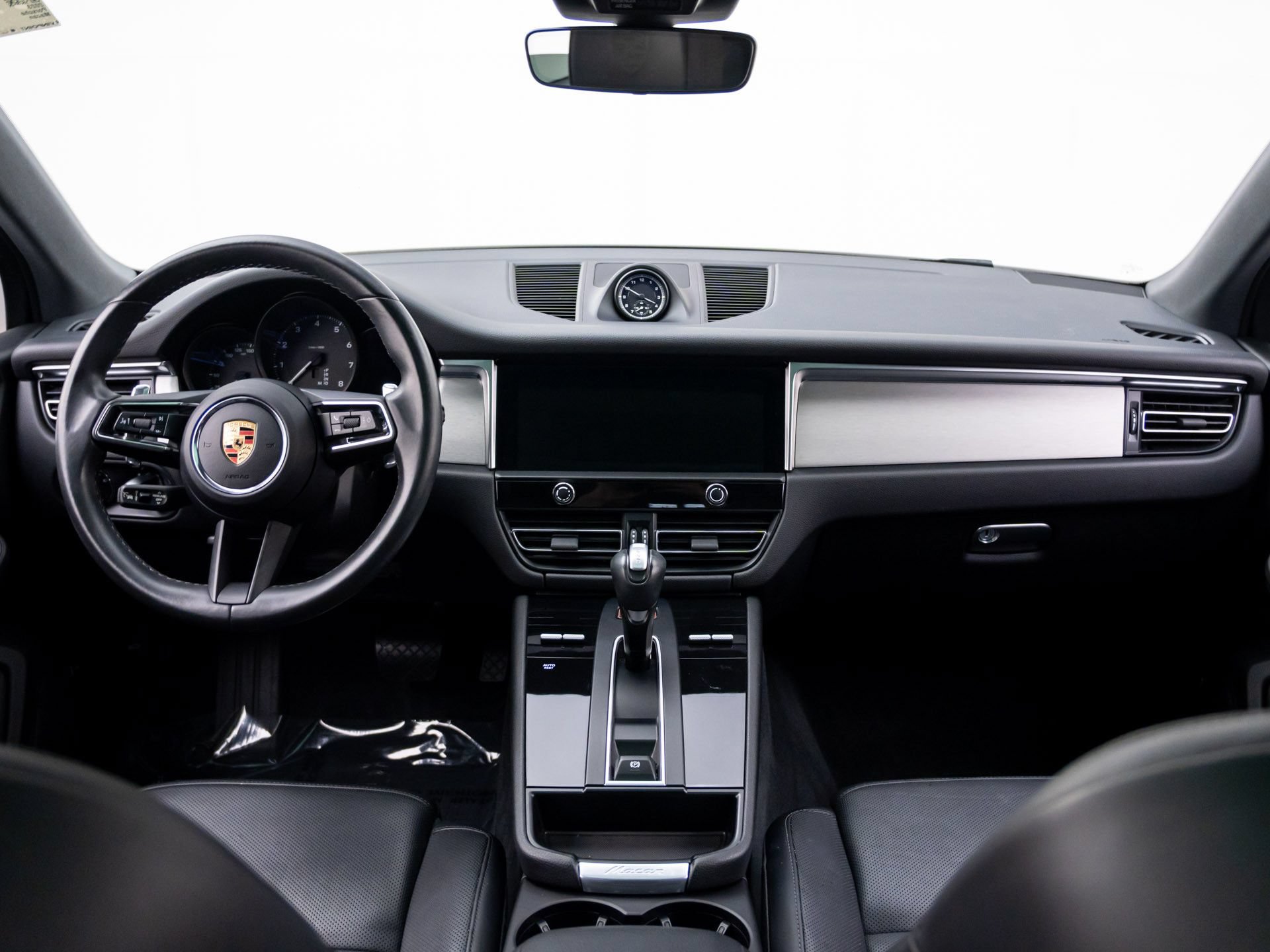 Certified 2023 Porsche Macan AWD/4WD image 11