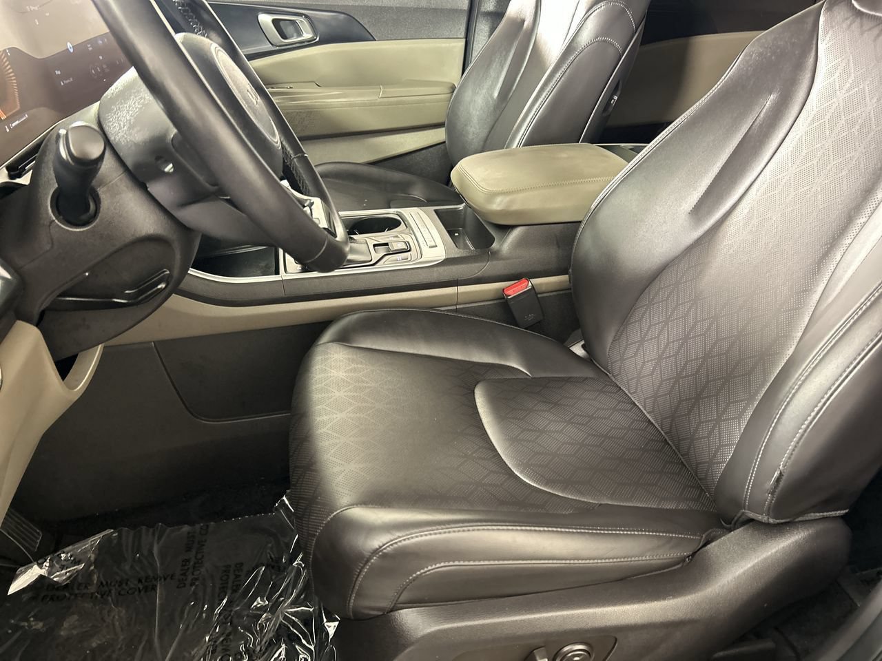 Used 2025 Kia Carnival FWD image 21