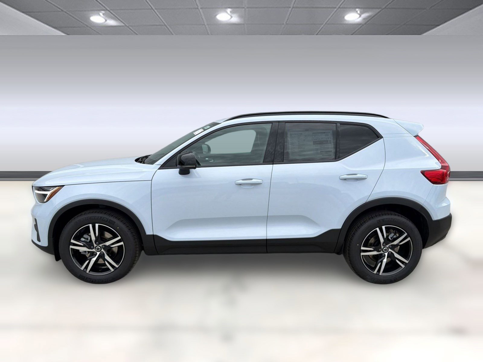 New 2026 Volvo XC40 B4 Core w/ Climate Package FWD video 2