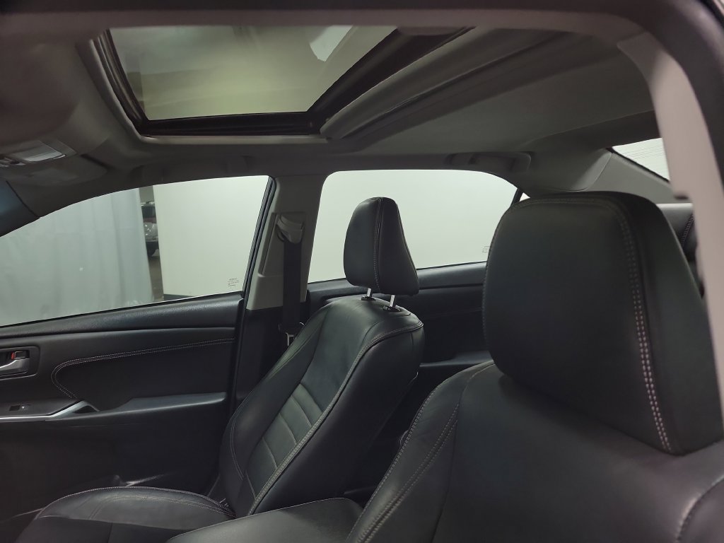 Used 2015 Toyota Camry XLE w/ Moonroof Package FWD image 16