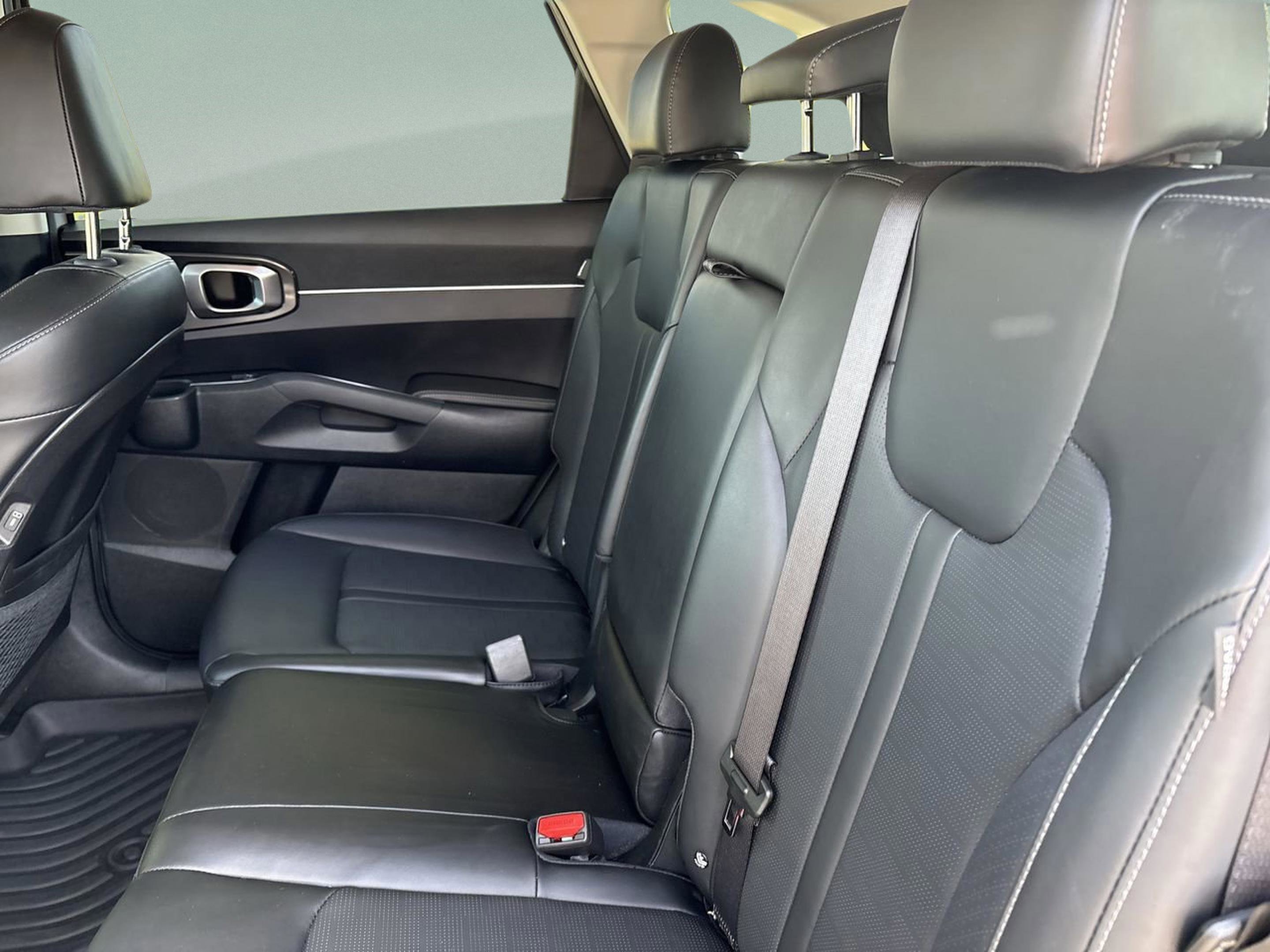 Used 2025 Kia Sorento S image 18