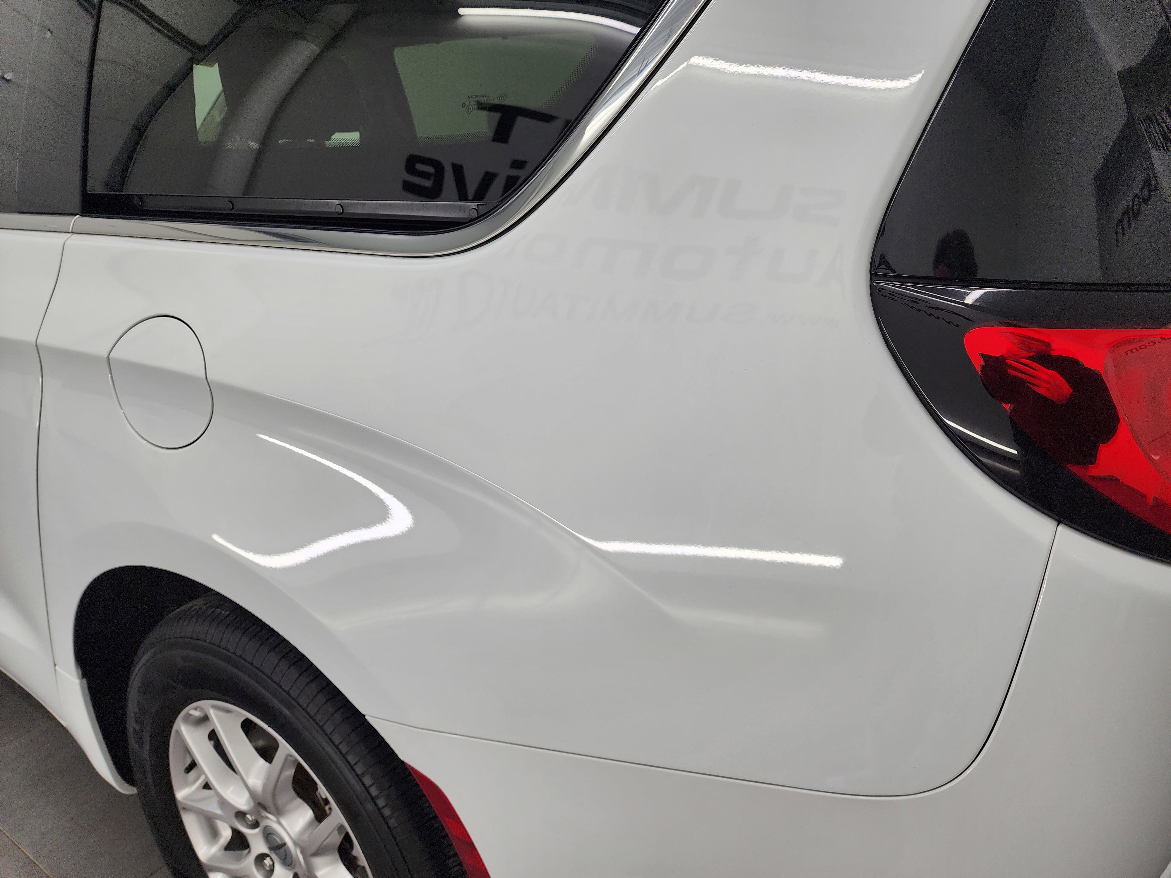 Used 2024 Chrysler Pacifica Touring-L image 31