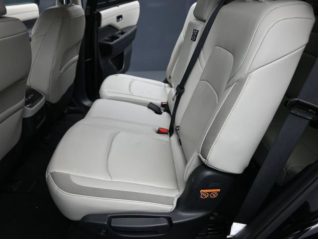 Used 2025 Nissan Pathfinder SL FWD image 18