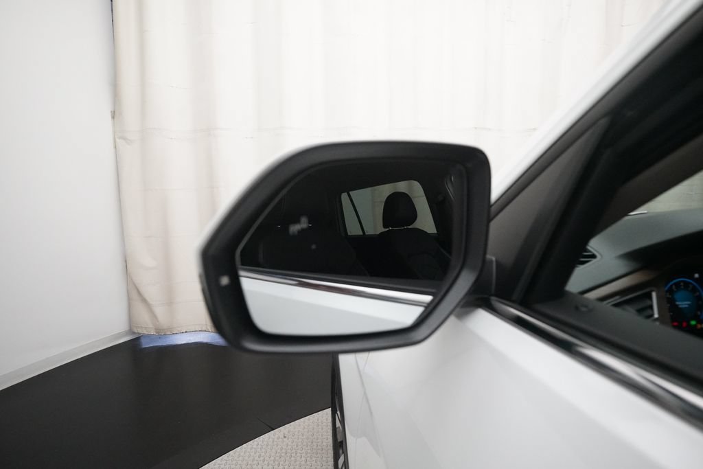 Used 2024 Volkswagen Atlas SE AWD/4WD image 24