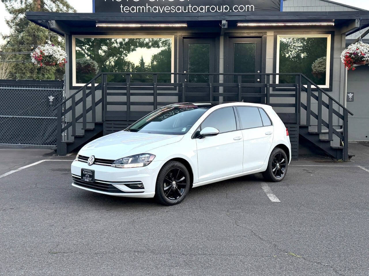 Used 2018 Volkswagen Golf SE FWD image 2