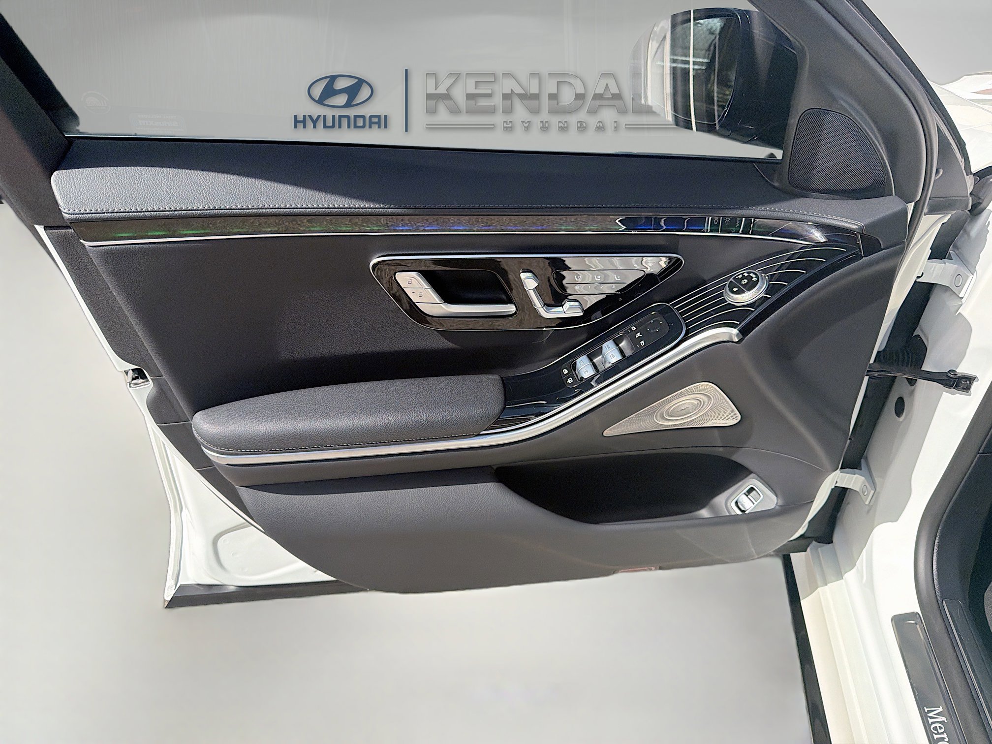 Used 2022 Mercedes-Benz S 580 4MATIC Sedan w/ AMG Line Package image 17