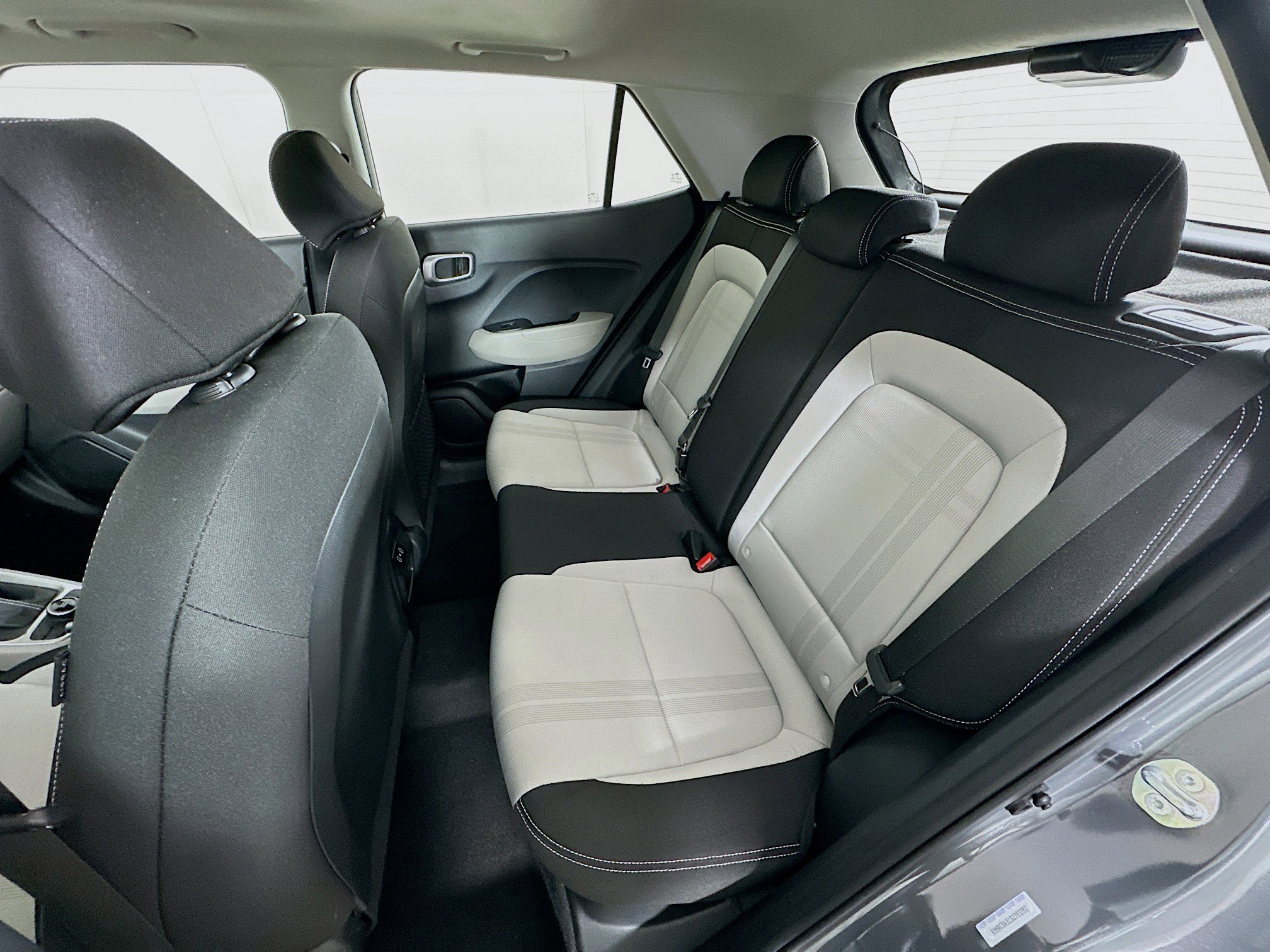 Used 2025 Hyundai Venue SEL image 27