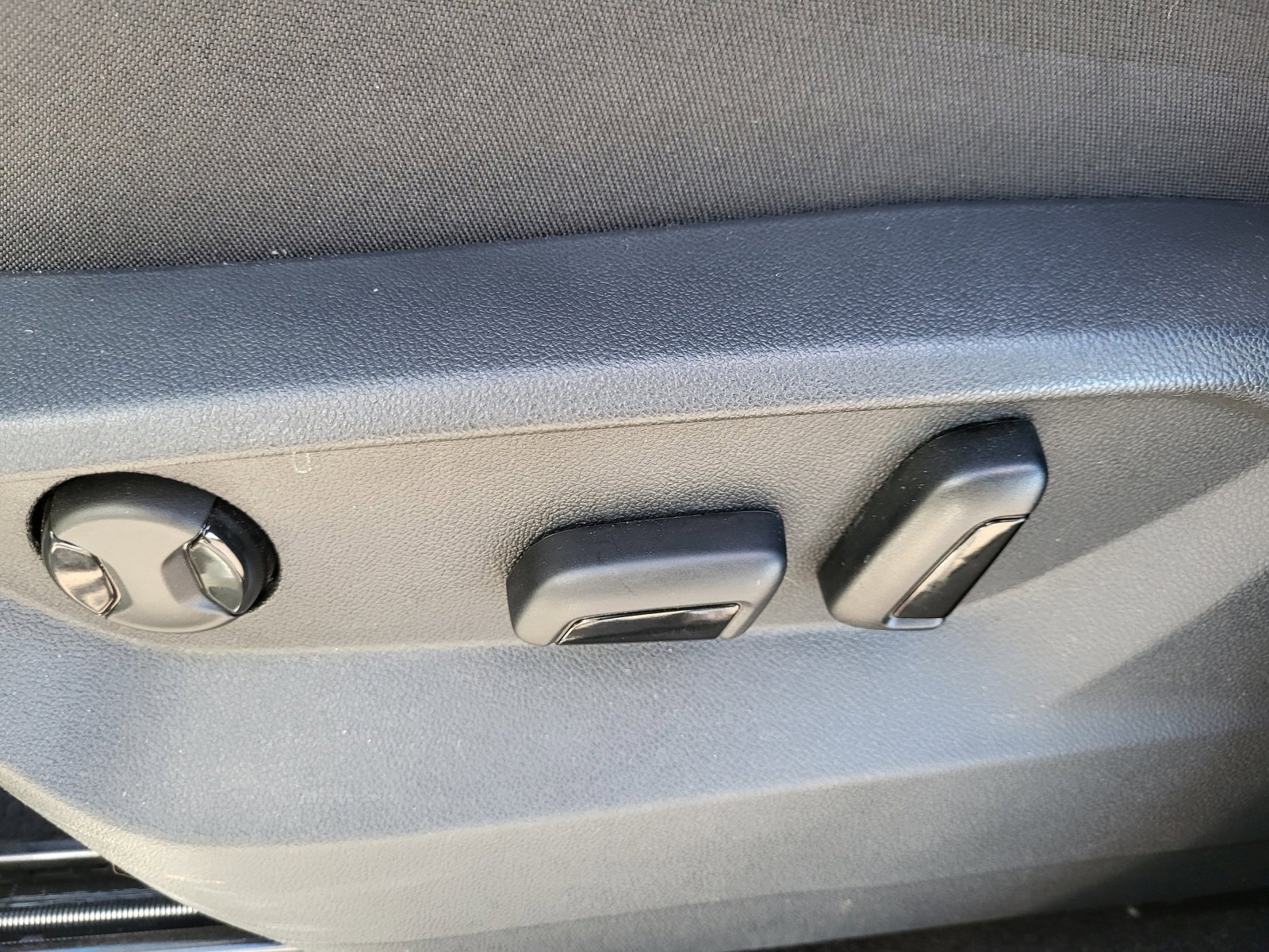 Used 2024 Volkswagen Atlas Cross Sport SE image 15