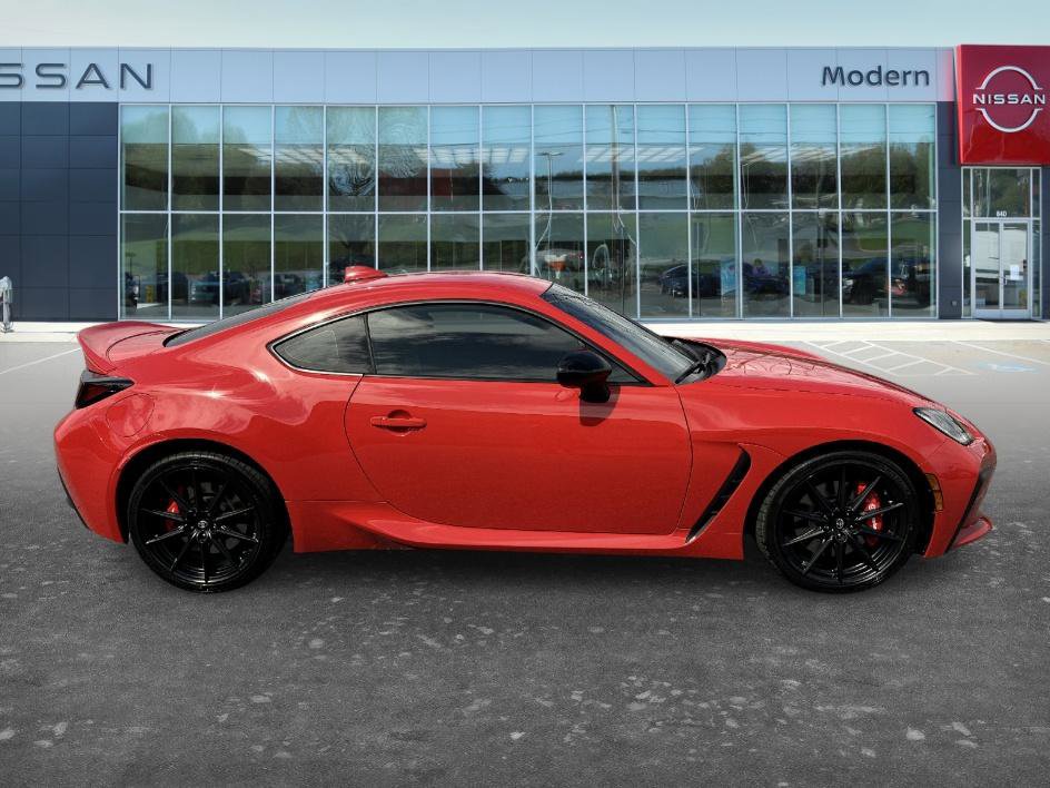 Used 2025 Toyota GR86 Premium w/ Performance Package image 4