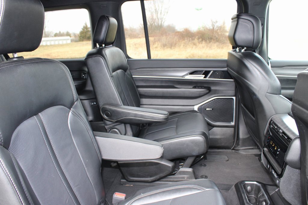 Used 2024 Jeep Wagoneer L Series II image 24