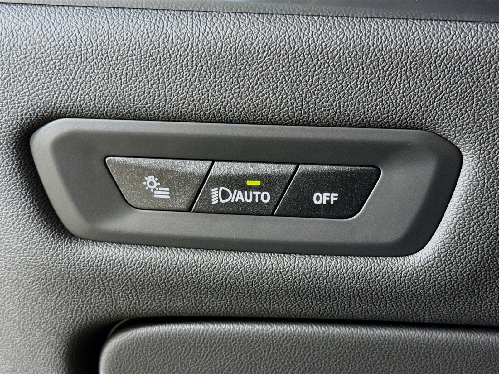 Used 2026 BMW X5 sDrive40i image 10