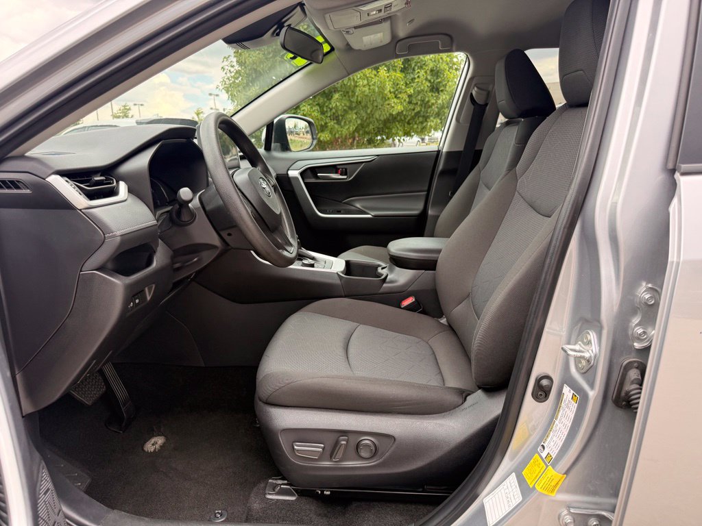 Used 2025 Toyota RAV4 XLE AWD/4WD image 14