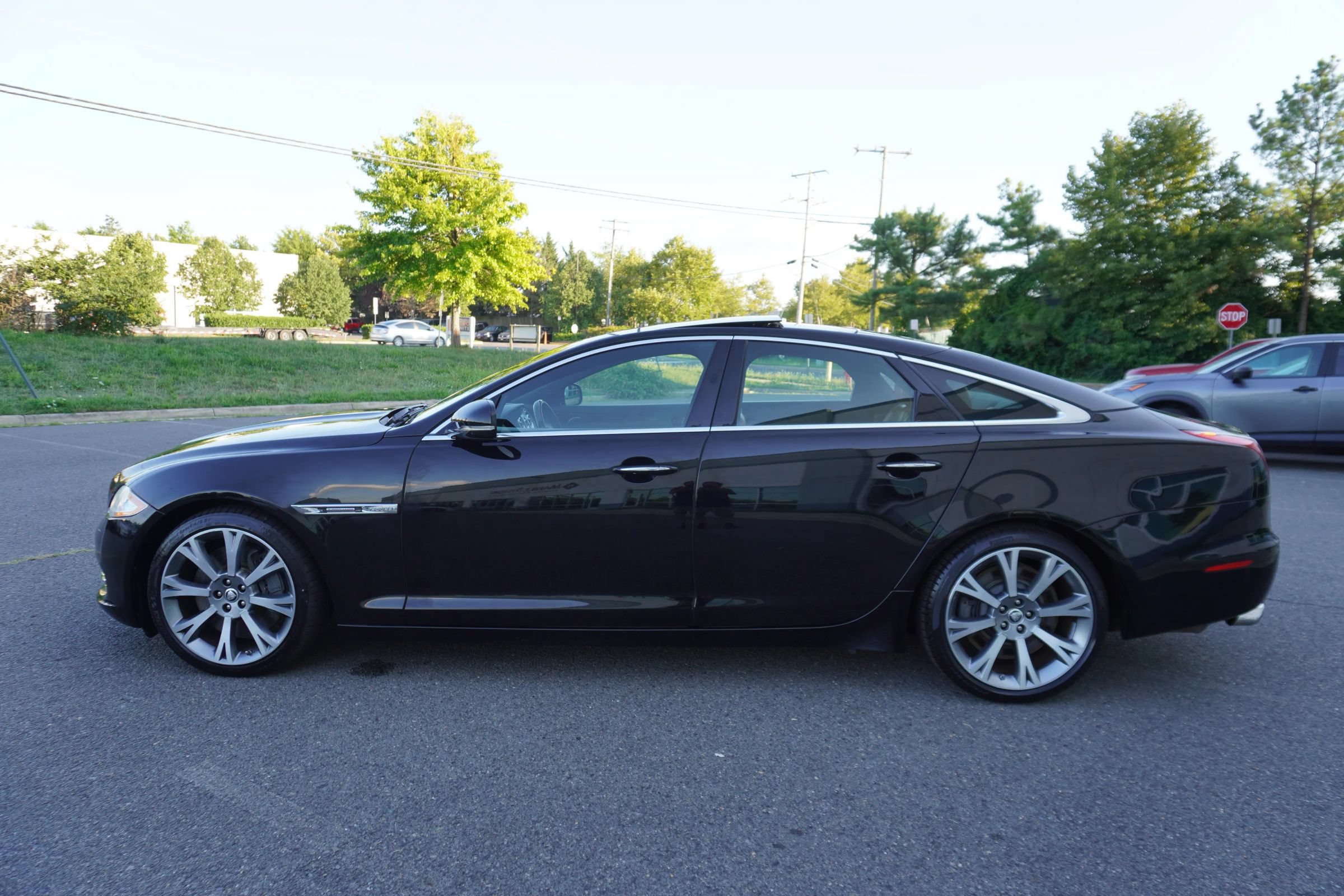 Used 2012 Jaguar XJ Supercharged RWD image 4